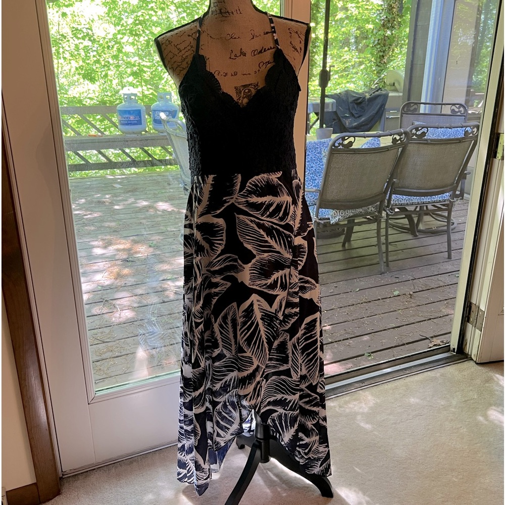 NWT. Navy & White Halter Dress w/Crochet Top